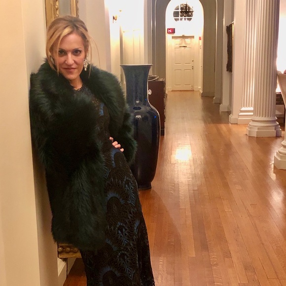 Former TV reporter selling my own stuff. 🏄♀️ - Picture 3 of 11